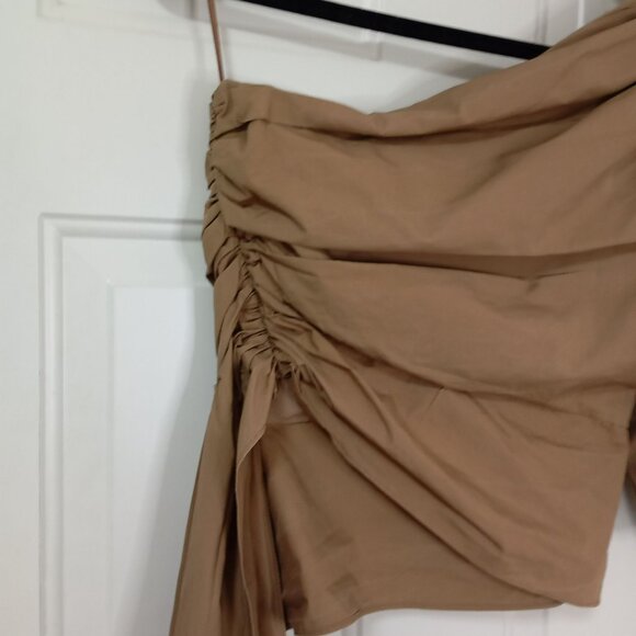 OlivaCeous Top Size M Ruched Sleeve & Draped Sash Detail One-Shoulder - Picture 6 of 13
